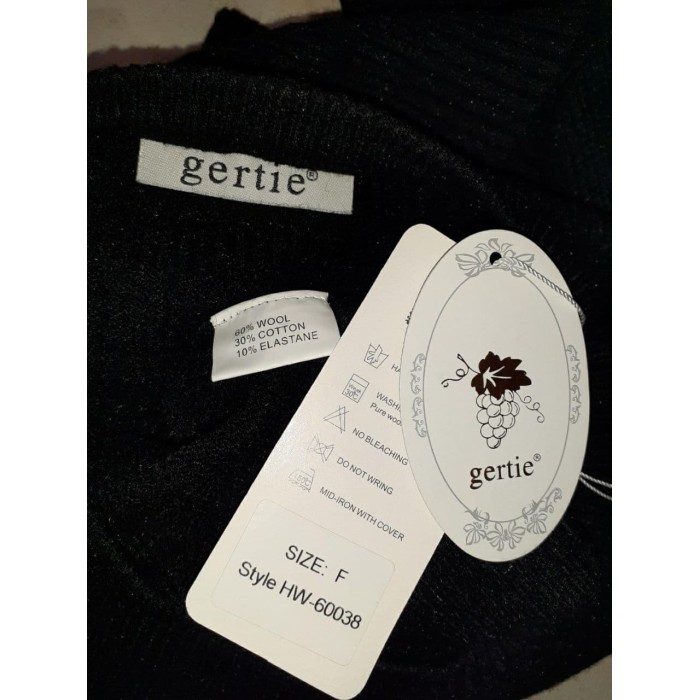 Светр напів-шерсть колір-чорний 44р