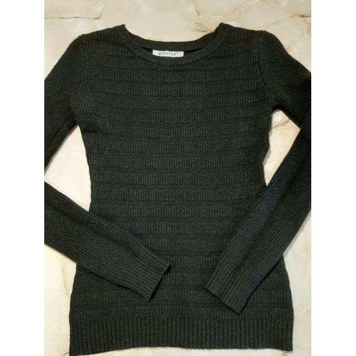 Светр напів-шерсть колір-чорний 44р