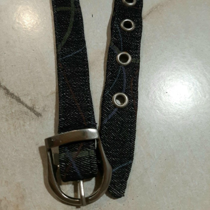 Пояс текстильний каттоновий з абстрактним малюнком темно-сірого кольору.