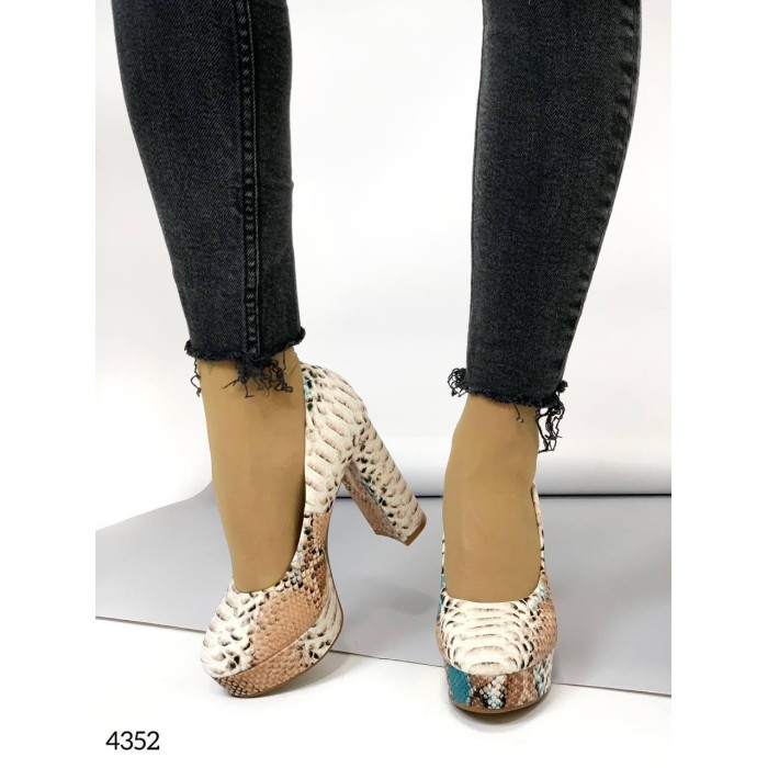 Туфлі для жінок екошкіра пітон на 35,37,38р