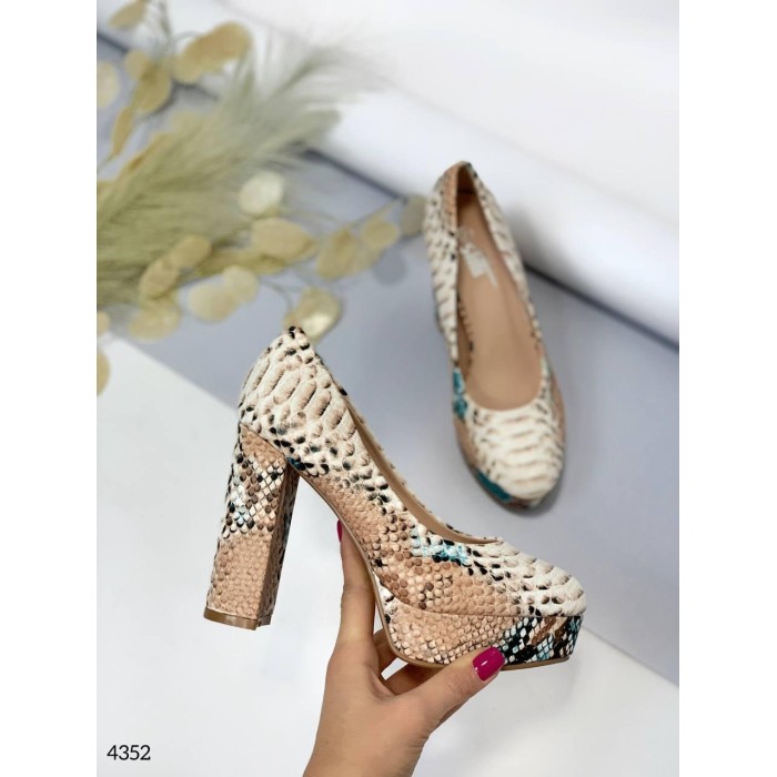 Туфлі для жінок екошкіра пітон на 35,37,38р