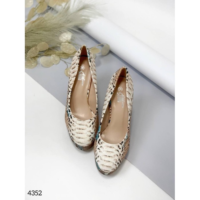 Туфлі для жінок екошкіра пітон на 35,37,38р