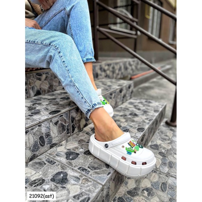 РОЗПРОДАЖ! Крокси LUX на 36,37,38,39,40р білі з джитібсами