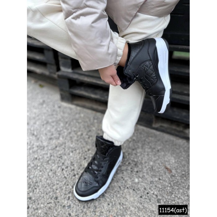 Кросівки женские зима екошкіра/дута плащівка чорні на 35.5р.