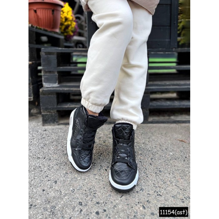 Кросівки женские зима екошкіра/дута плащівка чорні на 35.5р.