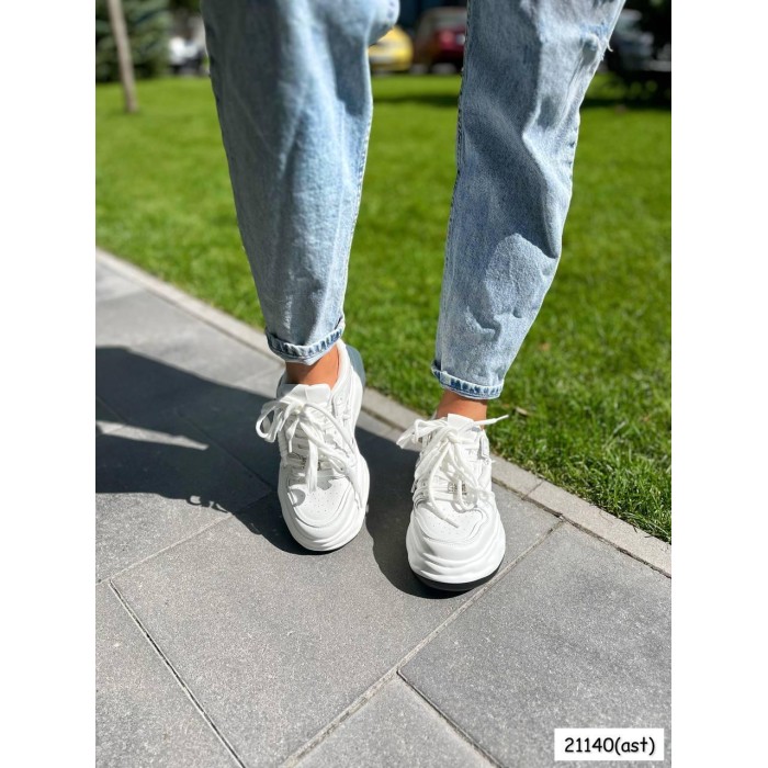 Кросівки жіночі натуральна шкіра білі на 37,38,39р