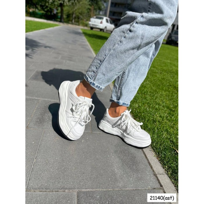 Кросівки жіночі натуральна шкіра білі на 37,38,39р