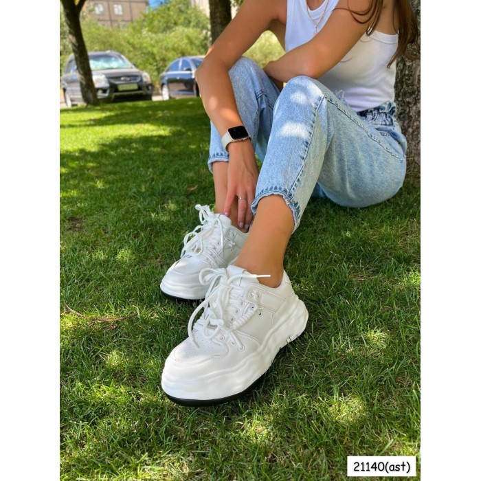 Кросівки жіночі натуральна шкіра білі на 37,38,39р