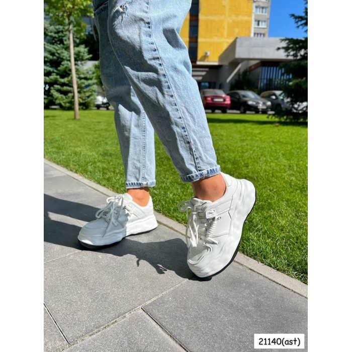 Кросівки жіночі натуральна шкіра білі на 37,38,39р