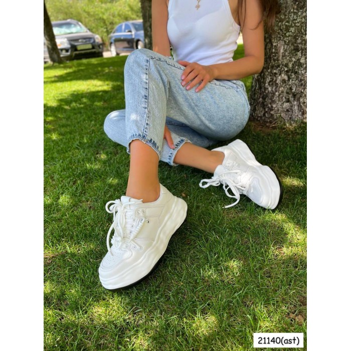 Кросівки жіночі натуральна шкіра білі на 37,38,39р