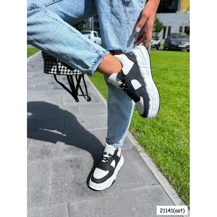 Кроссовки женские натуральная кожа высокие черно/белые на 35.5,39р