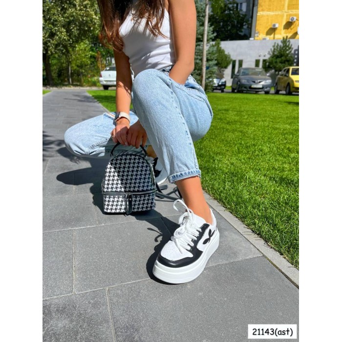 Кросівки жіночі чорно/білі натуральна шкіра на 38р