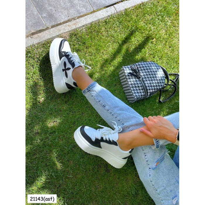 Кросівки жіночі чорно/білі натуральна шкіра на 38р