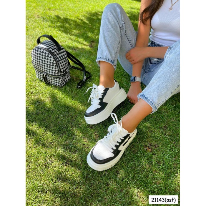 Кросівки жіночі чорно/білі натуральна шкіра на 38р