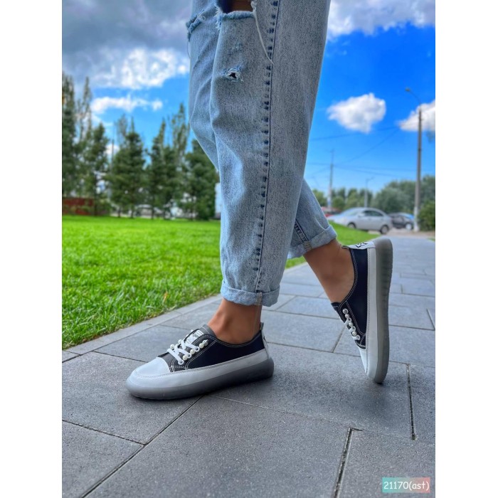 Кеди жіночі натуральна шкіра білі/чорні на 35,5р