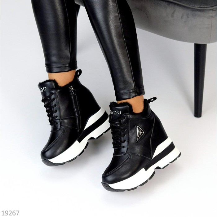 Снікерси жіночі зимові екошкіра чорні на 35.5,38,40р.