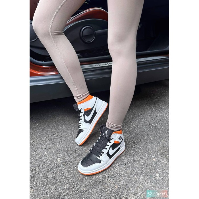 Кросівки жіночи кольорові натуральна шкіра всередині текстиль кольорові на 37р