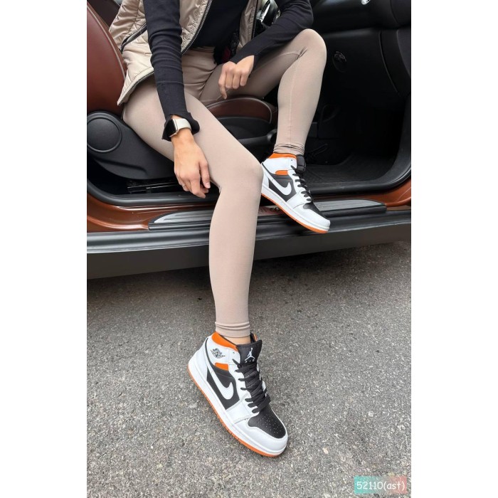 Кросівки жіночи кольорові натуральна шкіра всередині текстиль кольорові на 37р