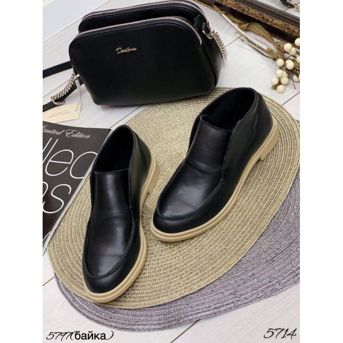 Туфлі/Лофери жіночі натуральна шкіра чорні 36,38,39р