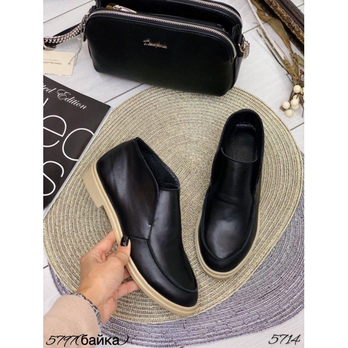 Туфлі/Лофери жіночі натуральна шкіра чорні 36,38,39р