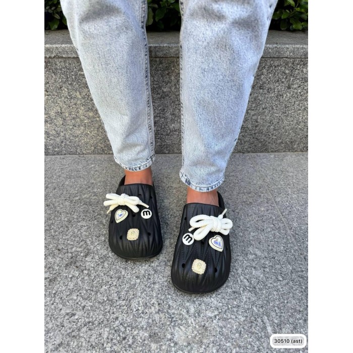 Крокси для жінок колір чорний на 35,37,39р