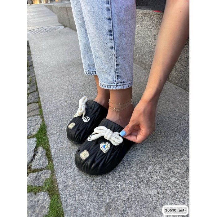 Крокси для жінок колір чорний на 35,37,39р