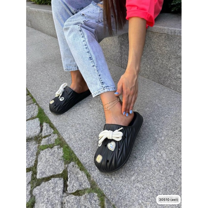 Крокси для жінок колір чорний на 35,37,39р