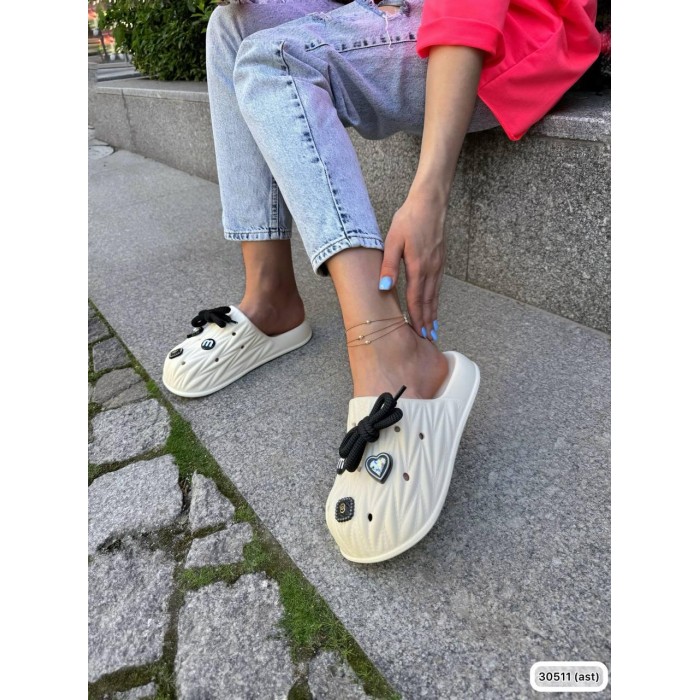 Крокси для жінок колір молочний на 35,37,39р