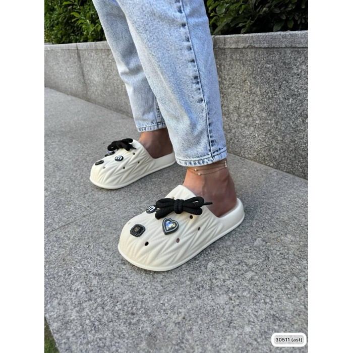 Крокси для жінок колір молочний на 35,37,39р