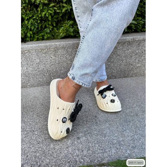 Крокси для жінок колір молочний на 35,37,39р