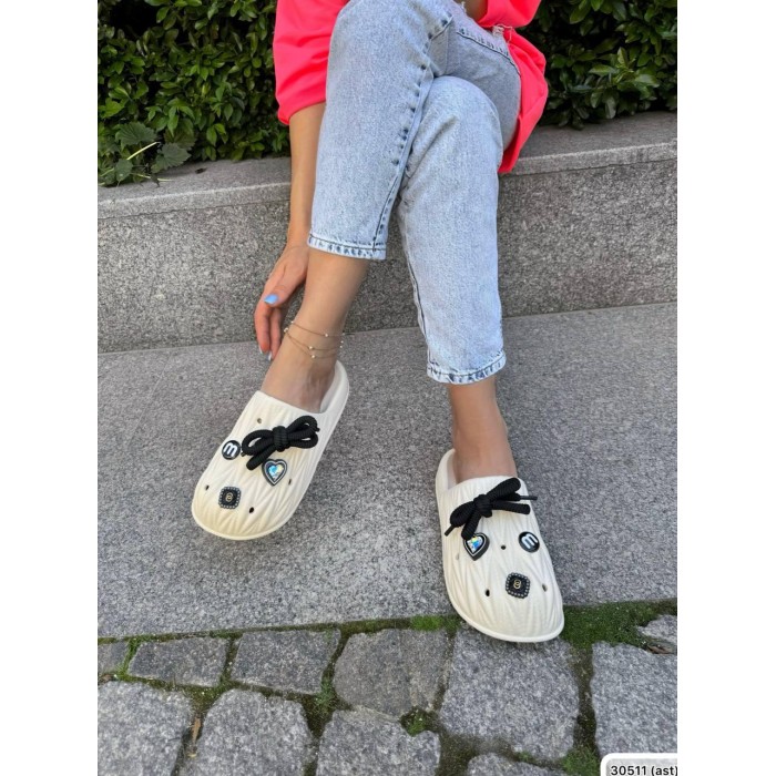 Крокси для жінок колір молочний на 35,37,39р