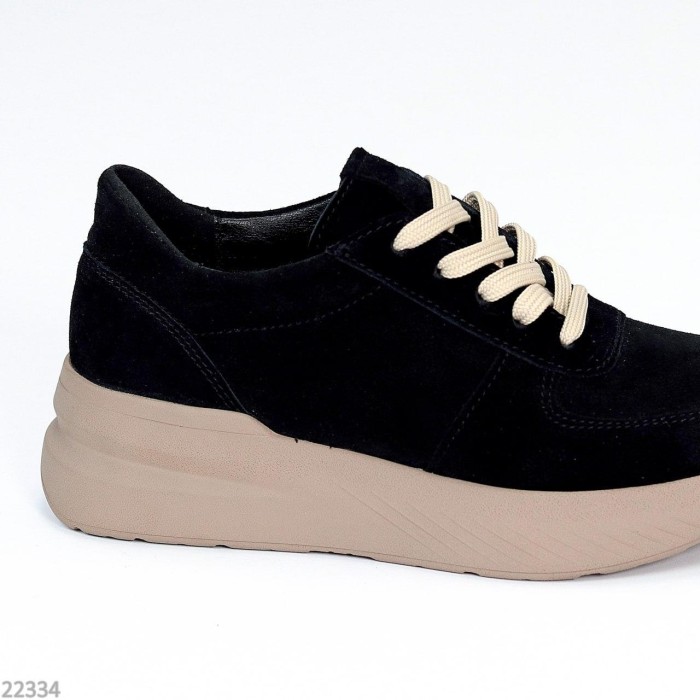 Кросівки жіночі натуральна замша колір-чорний 39р