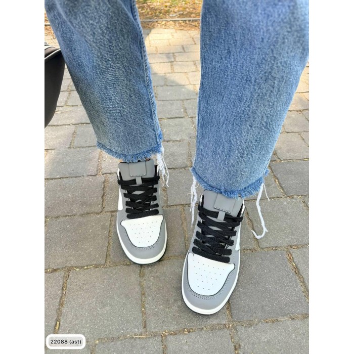 Кросівки жіночі з натуральної шкіри сірі з білим 38р