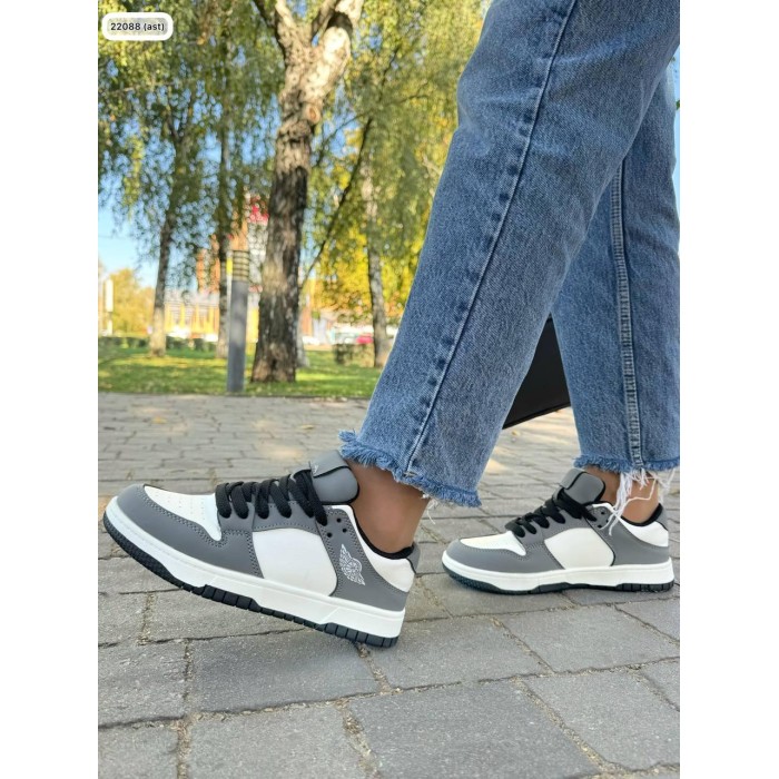 Кросівки жіночі з натуральної шкіри сірі з білим 38р