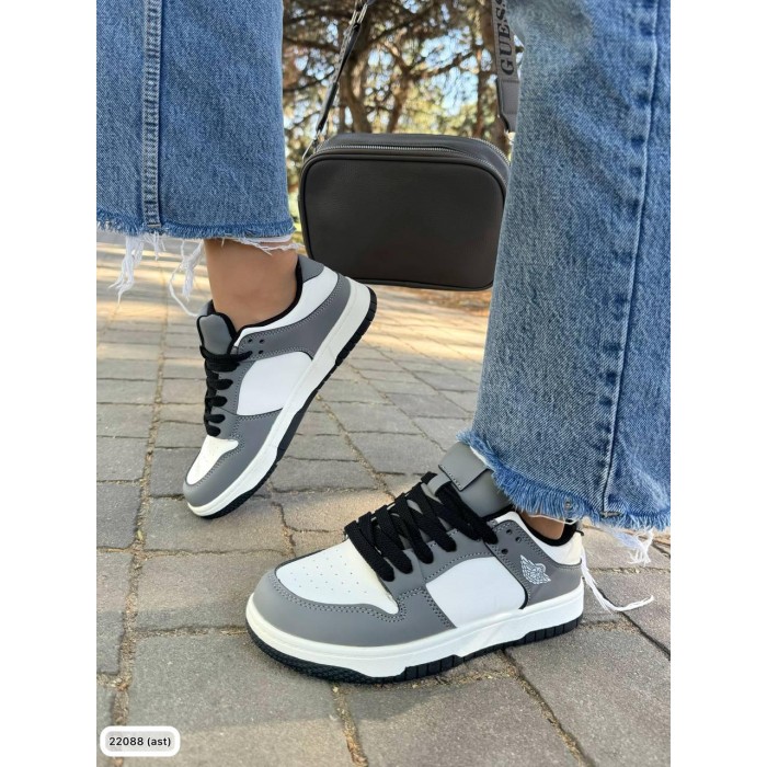 Кросівки жіночі з натуральної шкіри сірі з білим 38р