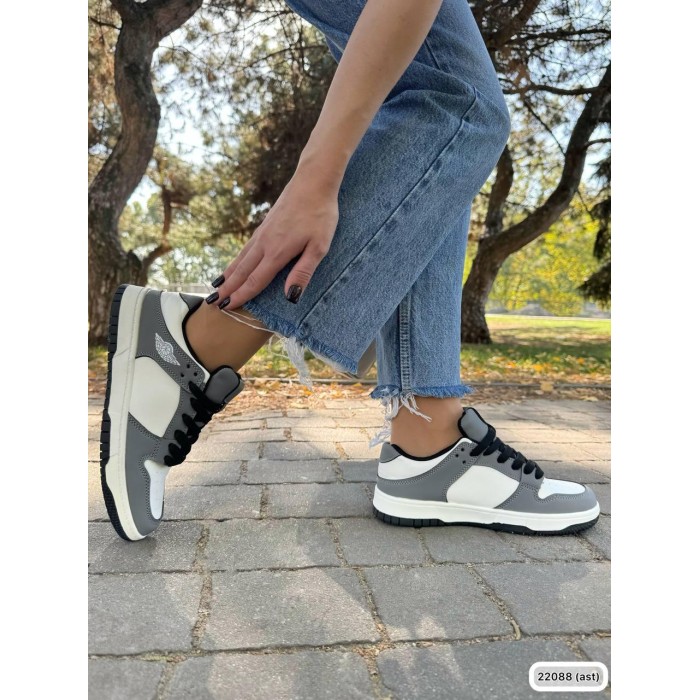 Кросівки жіночі з натуральної шкіри сірі з білим 38р