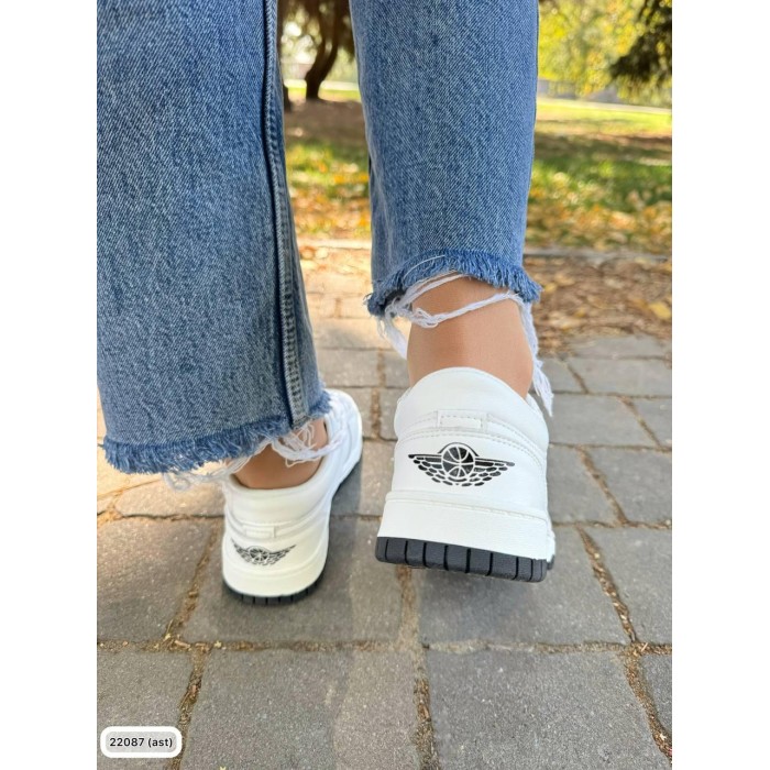 Кросівки жіночі білі натуральна шкіра 38,39,40,41р