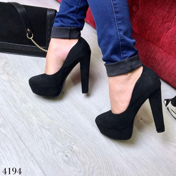 Туфлі жіночі на стійкому підборі еко-замша колір чорний 35р