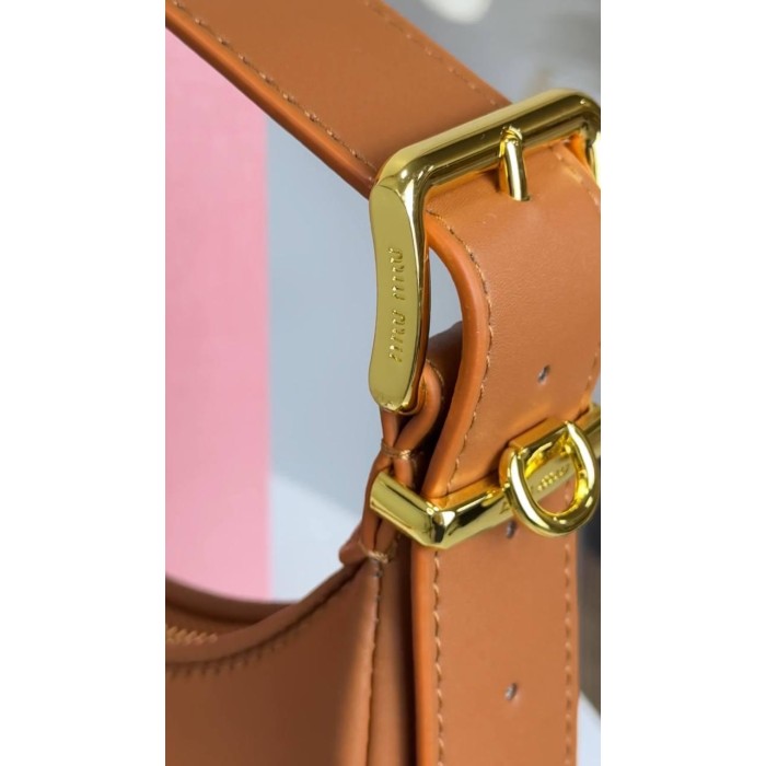 Сумка жіноча МіуМіу полу кругла натуральна шкіра Карамель Карамель