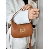 Сумка жіноча  МіуМіу полу кругла натуральна шкіра Карамель Карамель