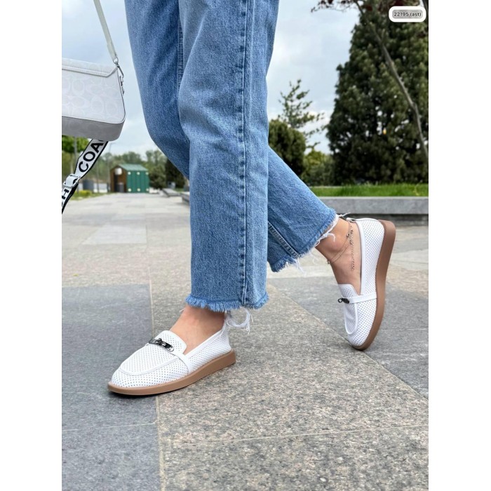 Туфлі/Лофери женские натуральна шкіра перфорація білі 36,39р