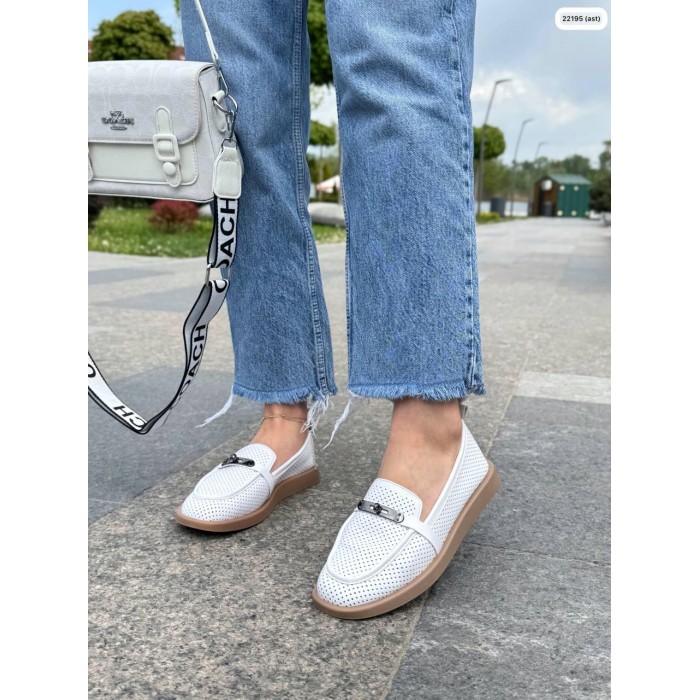 Туфлі/Лофери женские натуральна шкіра перфорація білі 36,39р