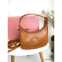 Сумка женская МиуМиу полукруглая натуральная кожа Карамель, Чёрная