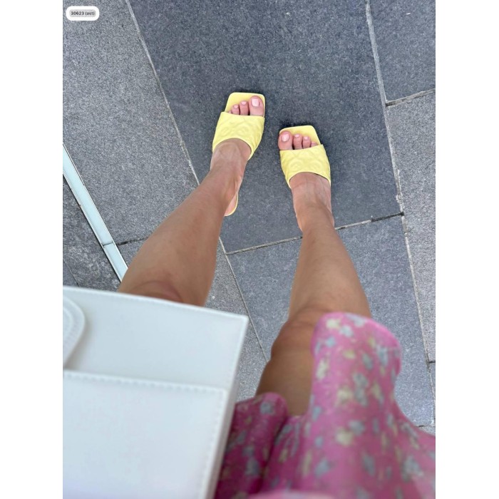 Сабо жіночі екошкіра колір жовтий на 35,36,37р.