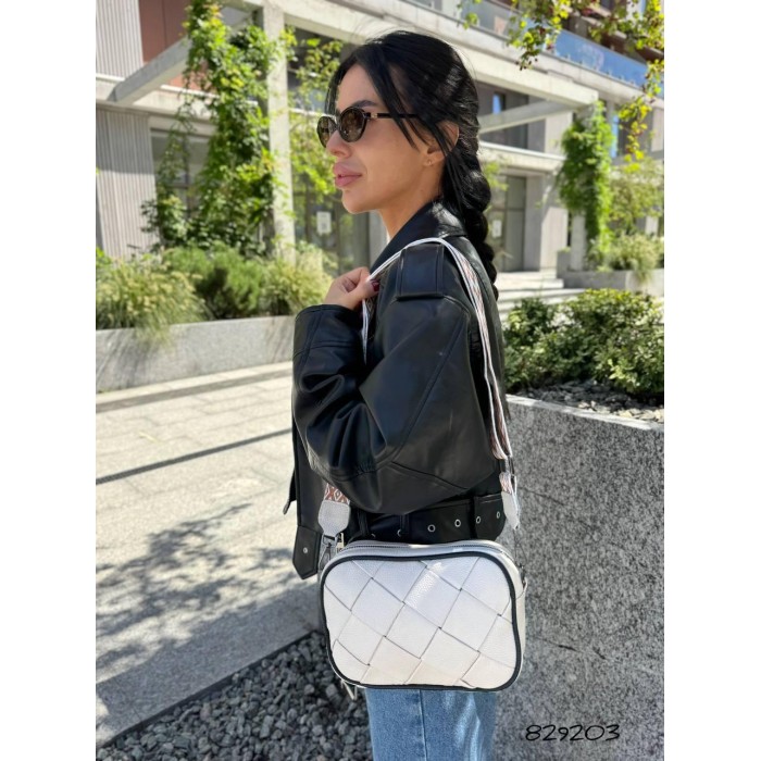 Сумка жіноча Боттега з натуральної шкіри колір: Молочний