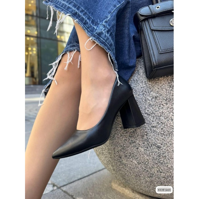 Туфлі жіночі натуральна шкіра чорні 39р