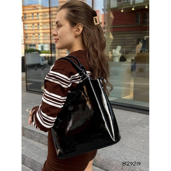 Сумка жіноча 3 відділення натуральна шкіра лак Чорна