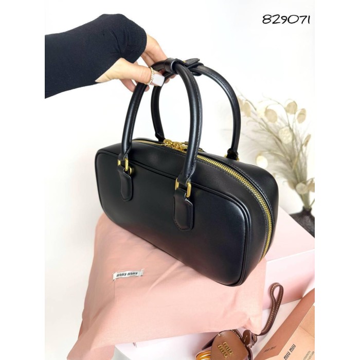 Сумка жіноча МіуМіу з брелком натуральна шкіра Чорна