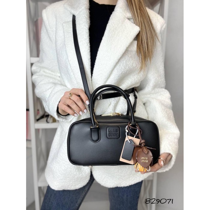 Сумка жіноча МіуМіу з брелком натуральна шкіра Чорна