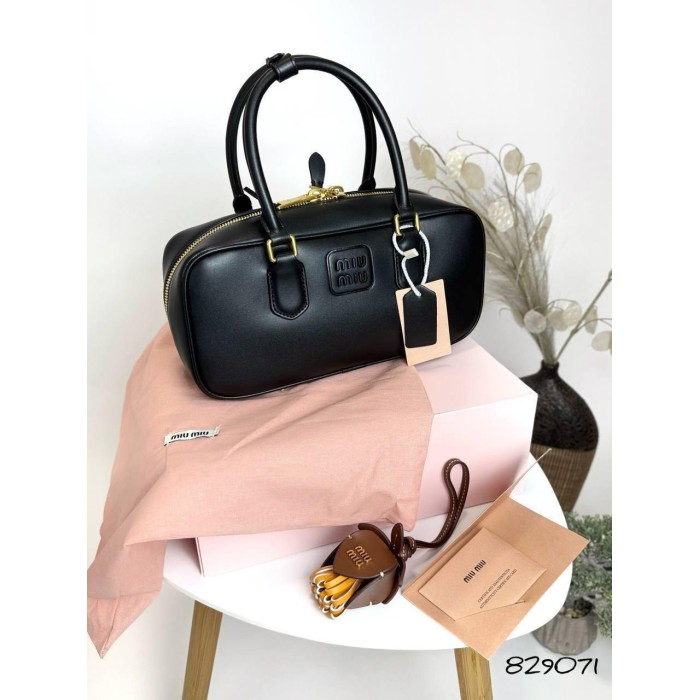 Сумка жіноча МіуМіу з брелком натуральна шкіра Чорна